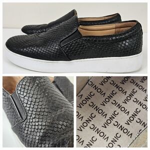 Vionic Midi Snake Skin Slip On Sneakers Sz 9 Black white *READ NOTE*